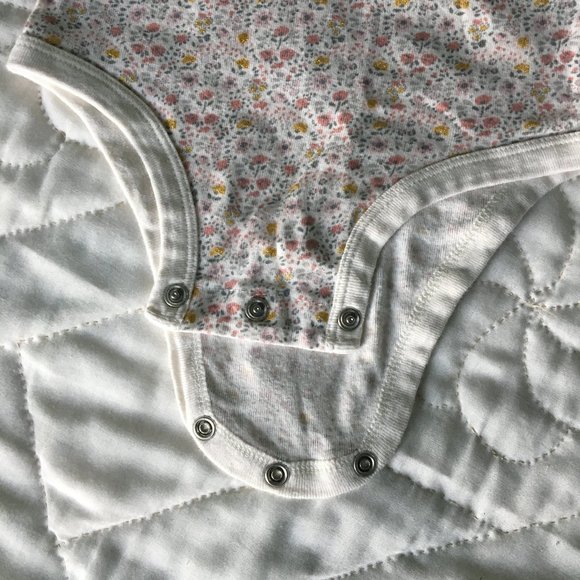 ⚪ Carter's baby girl 24 mo floral print long sleeve lap shoulder onesie - Picture 7 of 9